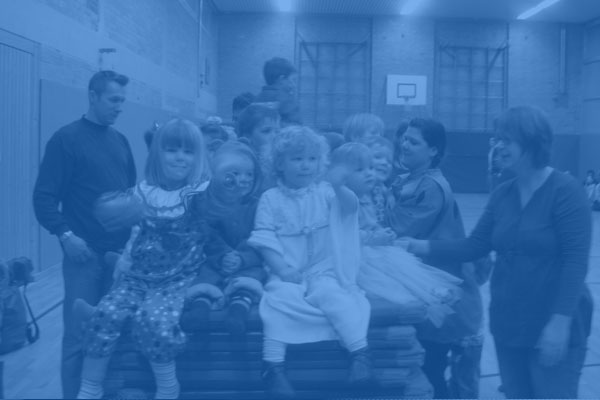 blank_blau_pexels li-sun-2294354