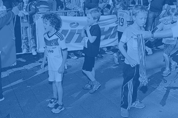 blank_blau_pexels li-sun-2294354